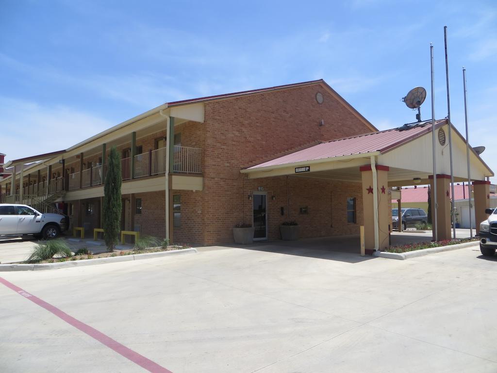 Super 8 By Wyndham Pleasanton Motel Buitenkant foto